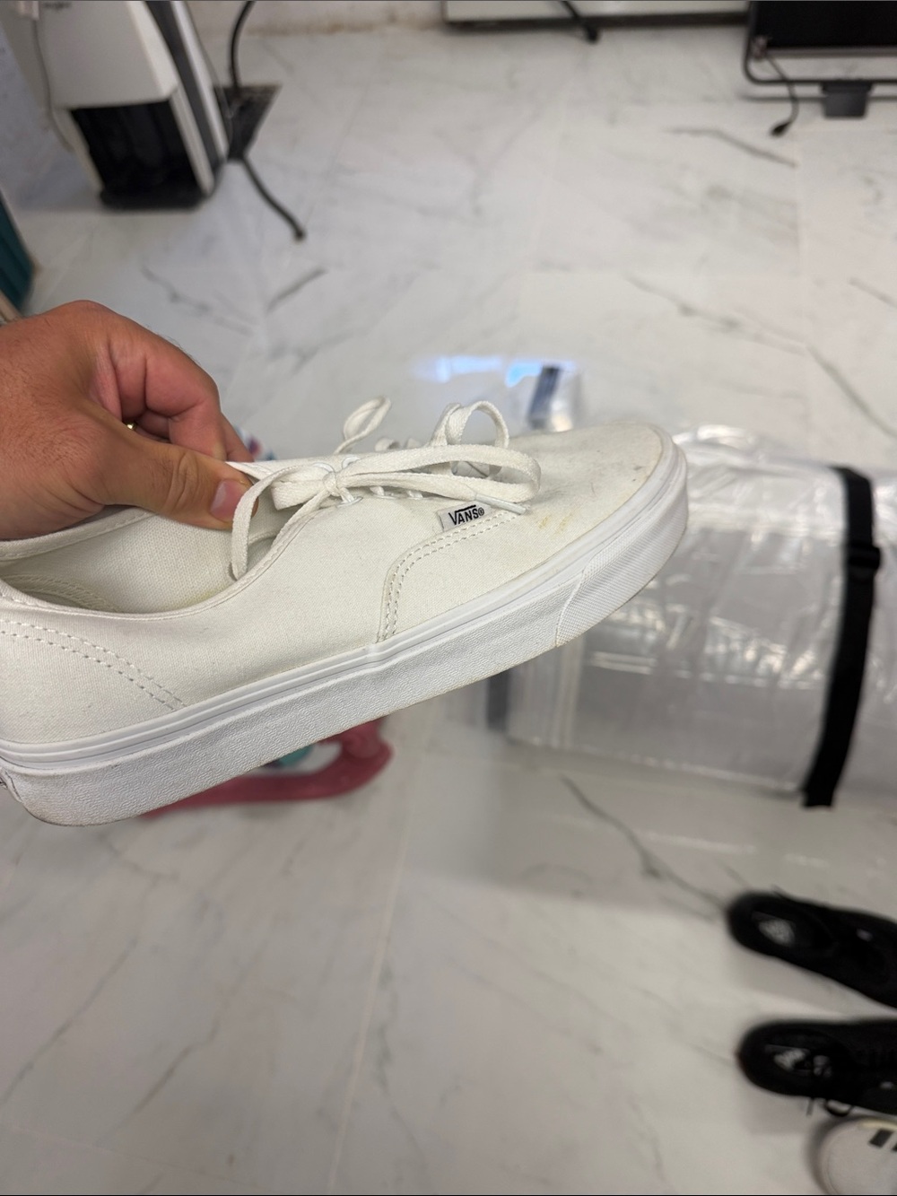 Vans White Canvas Low-Top Sneakers - Classic Lace-Up Style - Picture 4 of 4